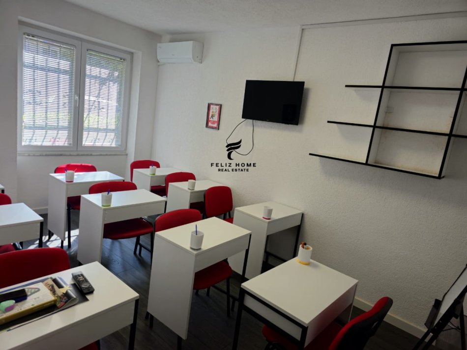 Tirane, jepet me qera zyre Kati 0, 95 m² 750 € (21 DHJETORI)