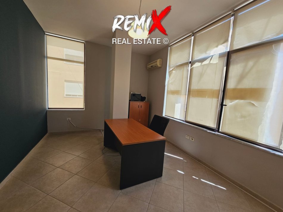 Durres, jepet me qera zyre Kati 2, 65 m² 350 € 