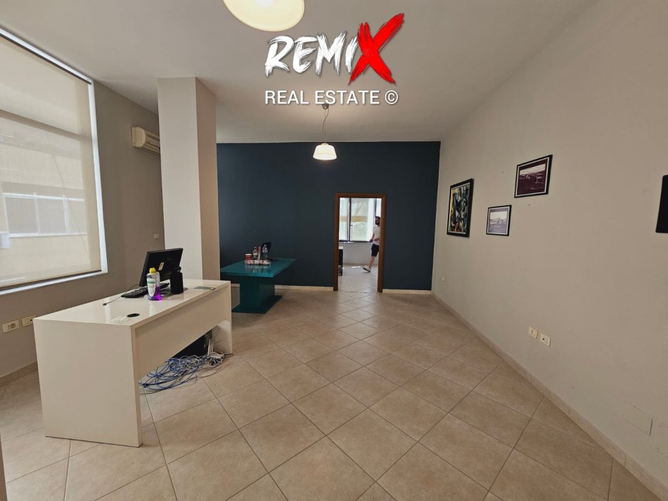 Durres, jepet me qera zyre Kati 2, 65 m² 350 € 