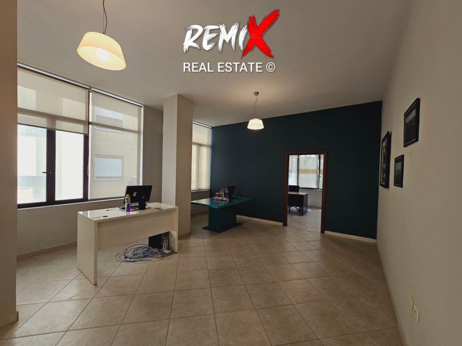 Durres, jepet me qera zyre Kati 2, 65 m² 350 € 