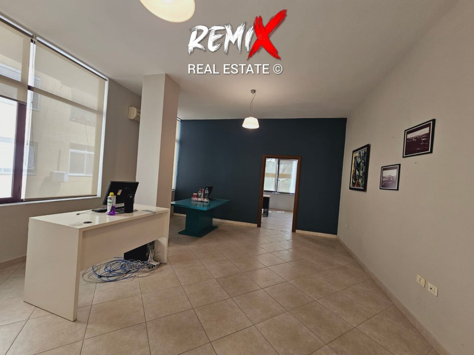 Durres, jepet me qera zyre Kati 2, 65 m² 350 € 