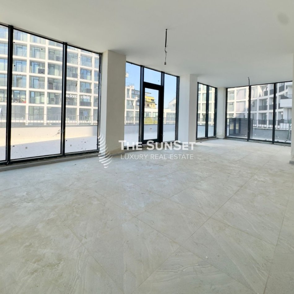 Tirane, Ambient biznesi me qira Kati 1, 154 m² 1.400 € (Lake View)