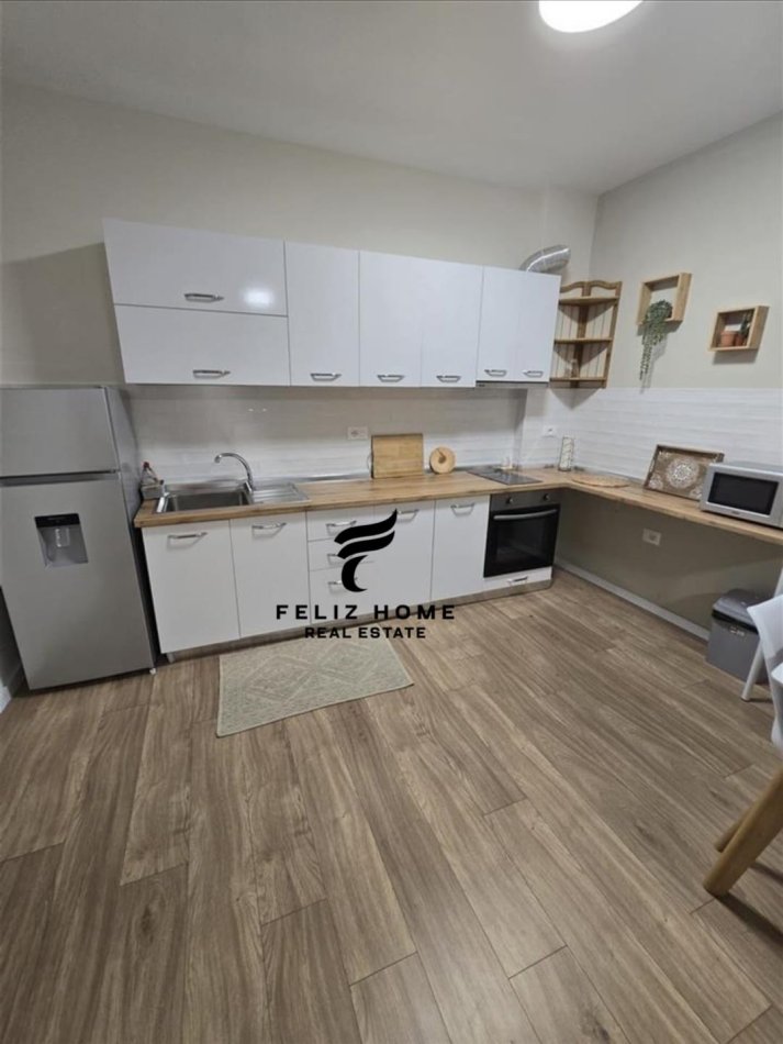 Tirane, shitet apartament 1+1 Kati 1, 85 m² (PAZARI I RI)