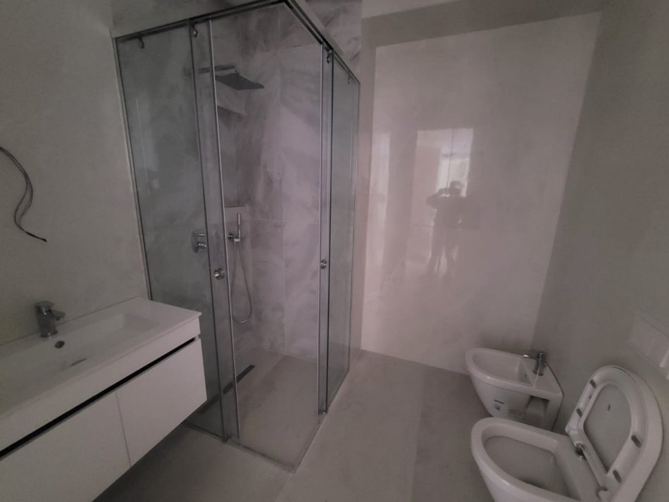 Tirane, jepet me qera apartament 2+1 Kati 5, 115 m² 1.500 € (Kompleksi Delijorgji)