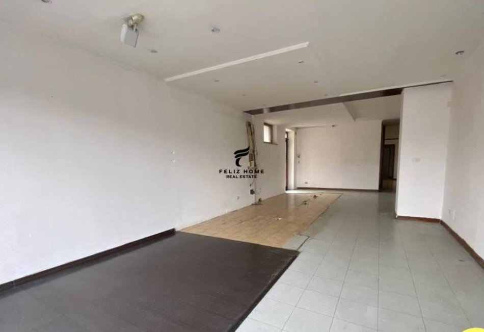 Tirane, jepet me qera dyqan Kati 0, 20 m² 400 € (STACIONI TRENIT)