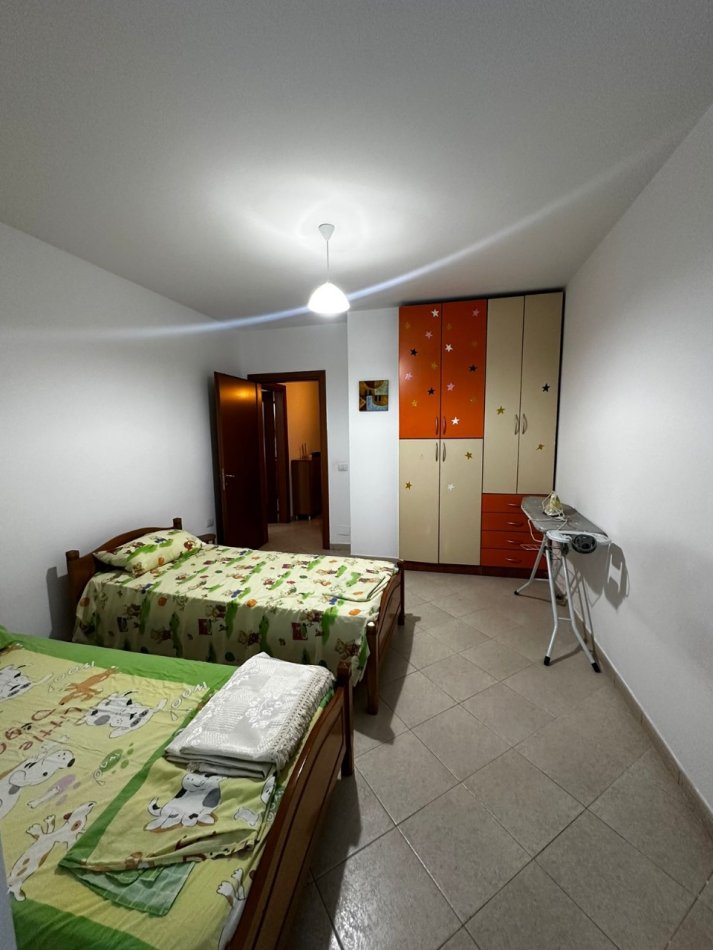 Tirane, jepet me qera apartament 2+1+Ballkon , 110 m² (ZOGU I ZI)
