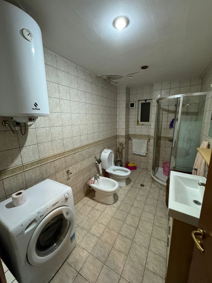 Tirane, jepet me qera apartament 2+1 Kati 2, 92 m² 600 € (Komuna e Parisit)
