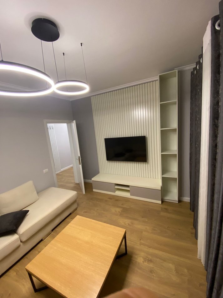 Tirane, jepet me qera apartament 1+1 Kati 7, 70 m² 550 € (Universiteti Mesdhetar)