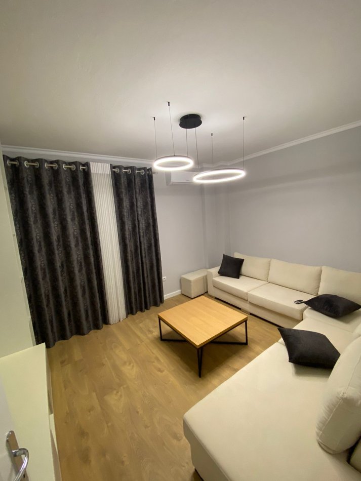 Tirane, jepet me qera apartament 1+1 Kati 7, 70 m² 550 € (Universiteti Mesdhetar)