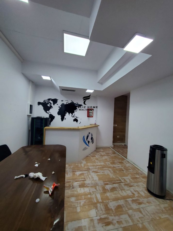 Tirane, jepet me qera zyre Kati 2, 200 m² 2.500 € (SELVIA)