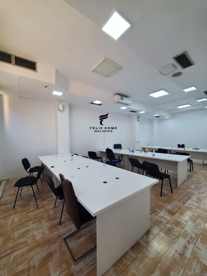 Tirane, jepet me qera zyre Kati 2, 200 m² 2.500 € (SELVIA)