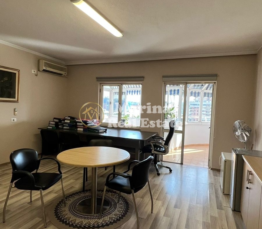 Tirane, jepet me qera apartament 2+1 Kati 10, 120 m² 1.500 € (Sky Tower)