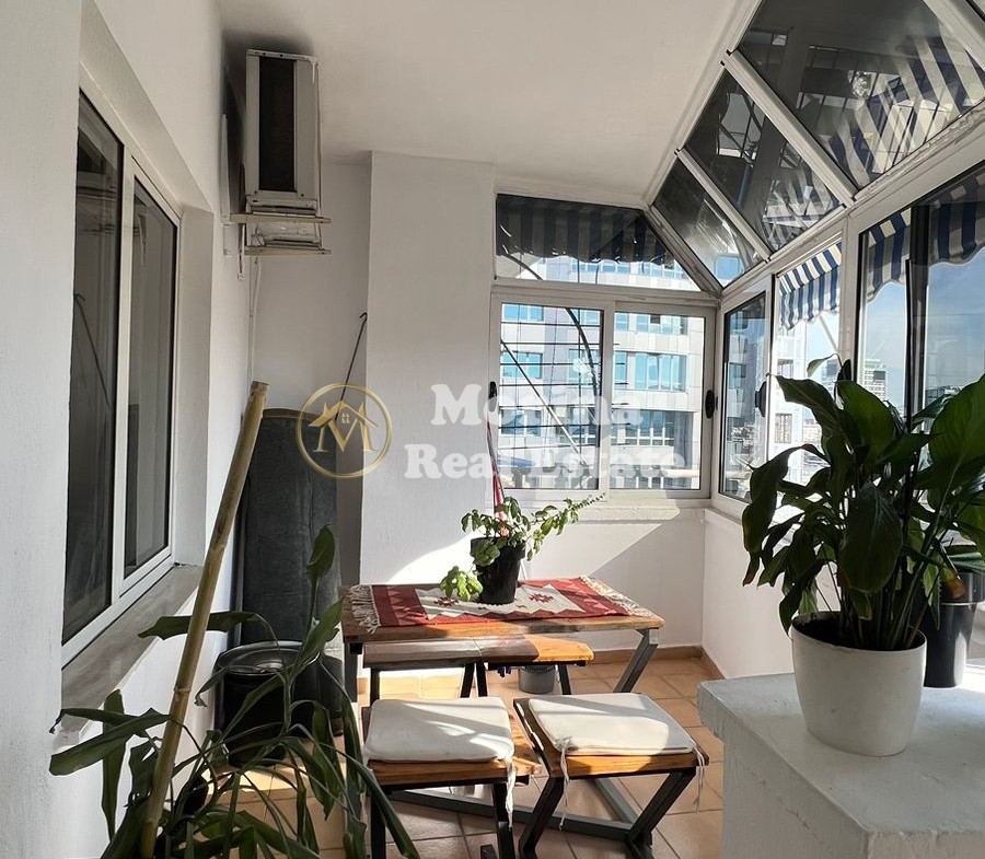 Tirane, jepet me qera apartament 2+1 Kati 10, 120 m² 1.500 € (Sky Tower)