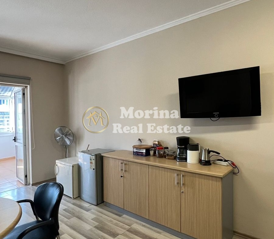 Tirane, jepet me qera apartament 2+1 Kati 10, 120 m² 1.500 € (Sky Tower)