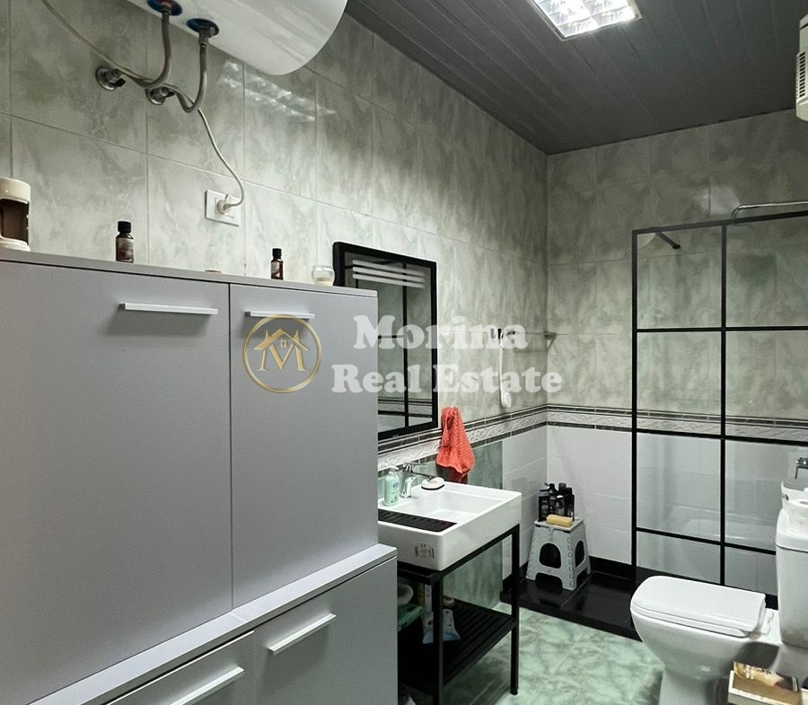 Tirane, jepet me qera apartament 2+1 Kati 10, 120 m² 1.500 € (Sky Tower)