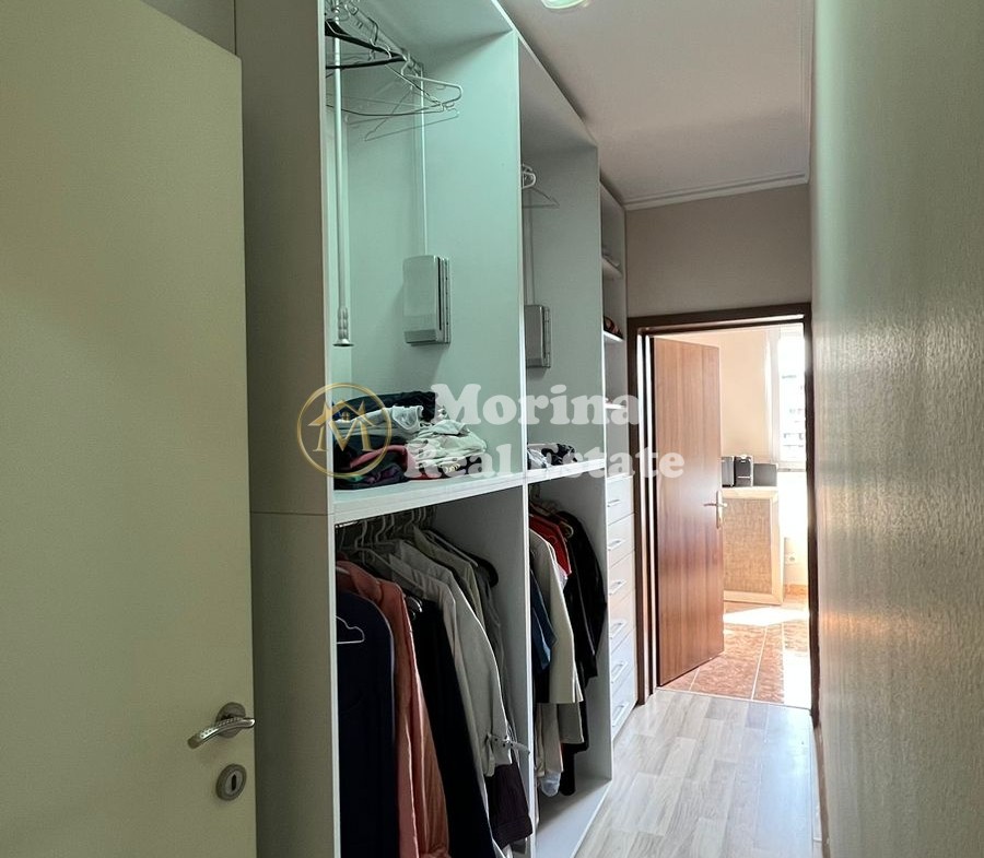 Tirane, jepet me qera apartament 2+1 Kati 10, 120 m² 1.500 € (Sky Tower)