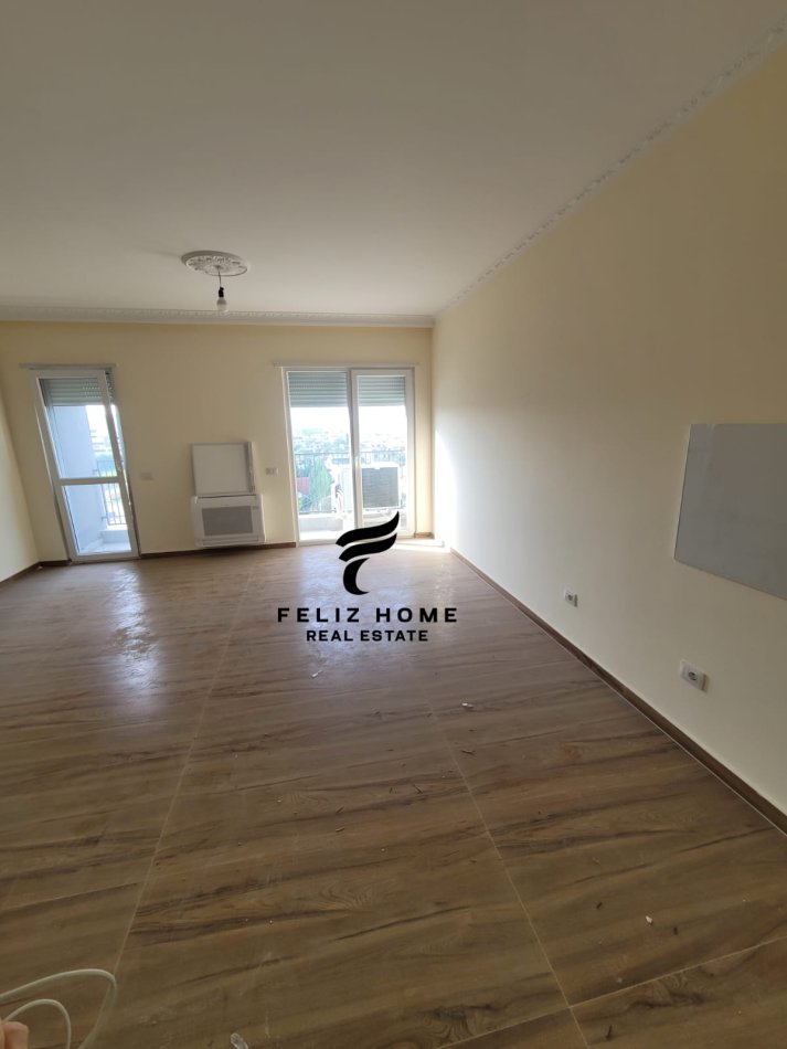 Shqiperi, shitet apartament 2+1+Ballkon Kati 5, 95 m² 120.000 € (UNIVERS CITY)