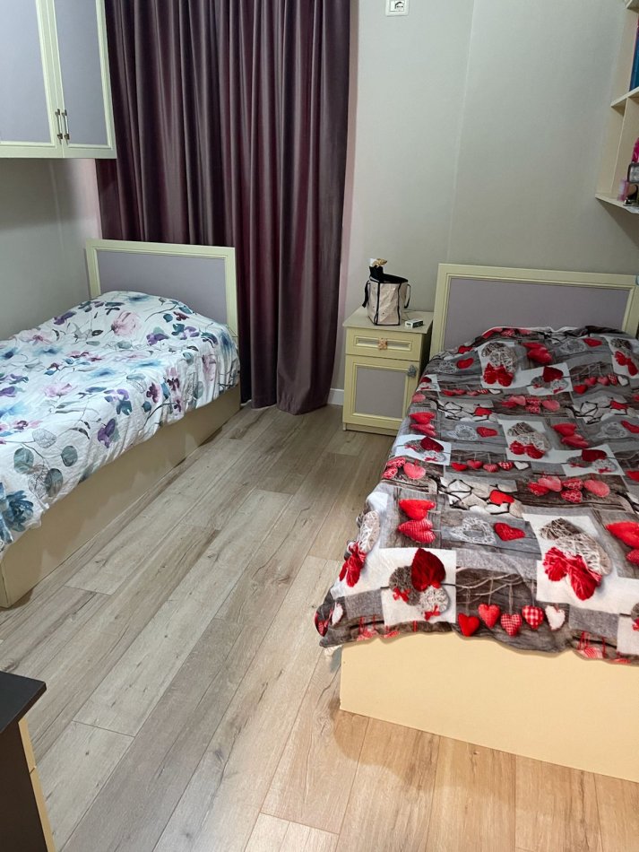 Tirane, jepet me qera apartament 3+1 Kati 4, 100 m² 1.000 € (Kopeshti Zoologjik)