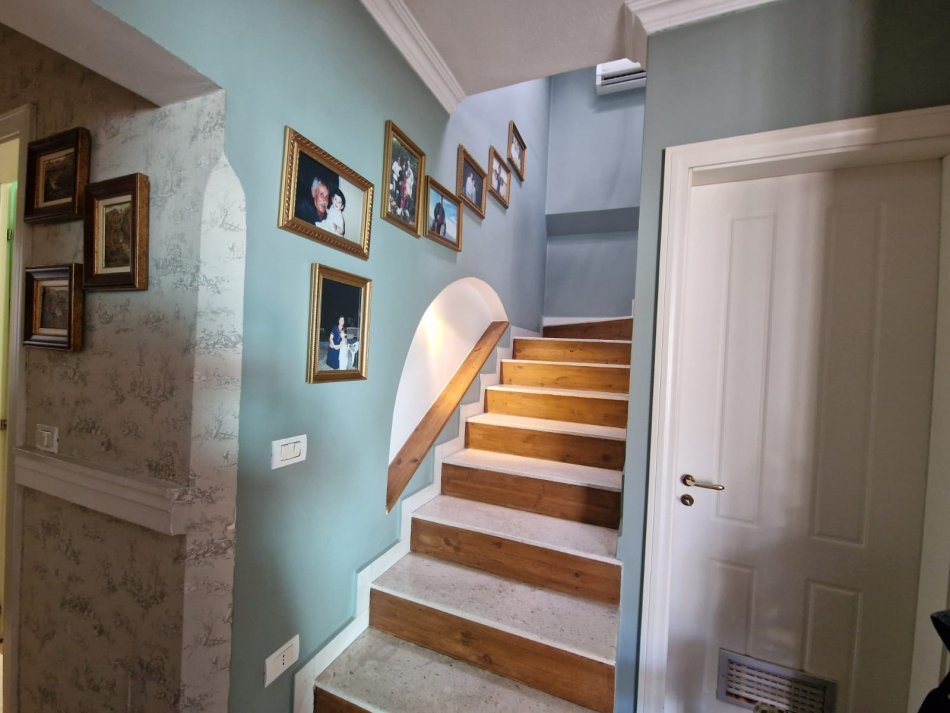 Tirane, shes Vile 3+1 Kati 0, 400 m² 360.000 € (Rr. &quot;Asim Vokshi&quot;, Tirane)