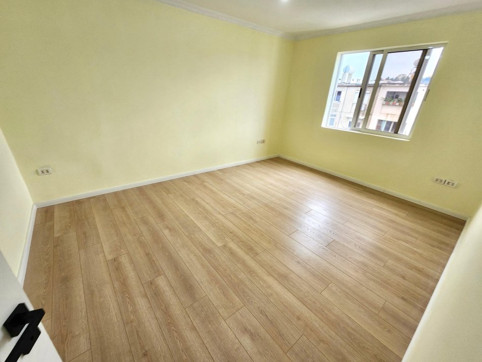 Tirane, shes apartament 1+1 Kati 5, 57 m² 80.000 € (Ali Dem - ish Markata e Vjeter)