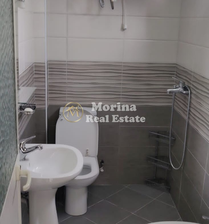 Tirane, jepet me qera apartament duplex 2+1 Kati 2, 130 m² 600 € (Rruga Fortuzi)