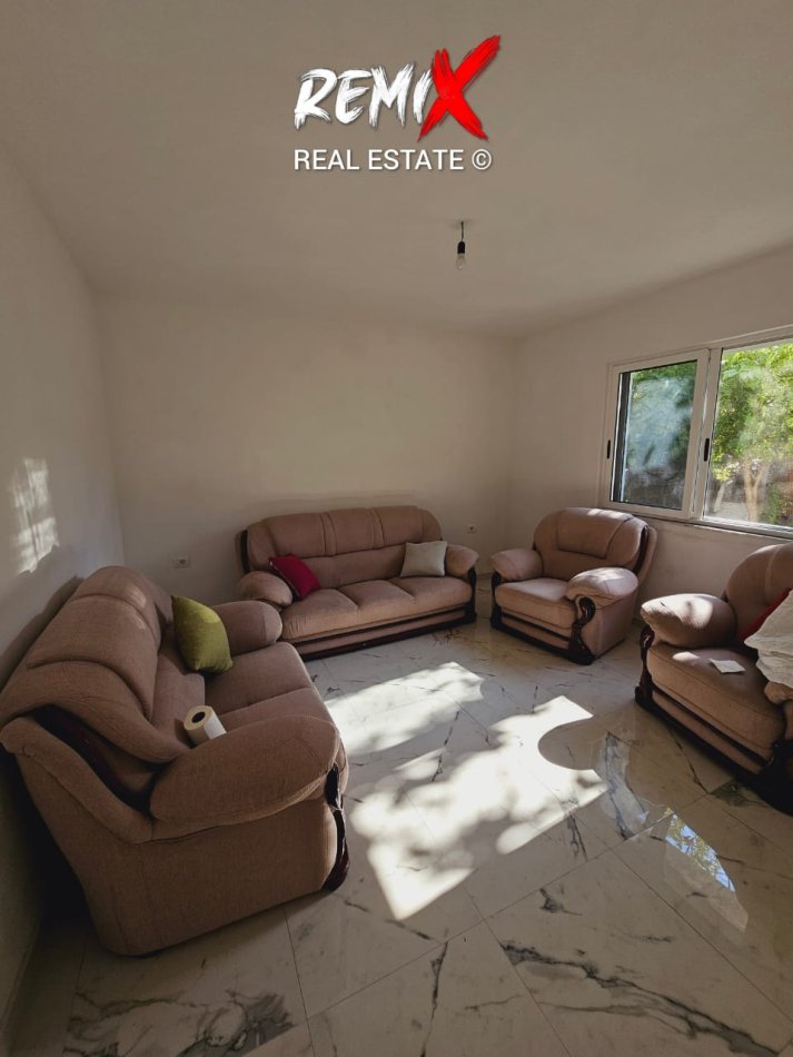 Durres, jepet me qera shtepi 2+1+Aneks+Ballkon , 120 m² 300 € 