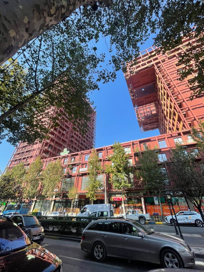 Tirane, jepet me qera ambjent biznesi Kati 0, 76 m² 2.000 € (Rruga e Kavajes)