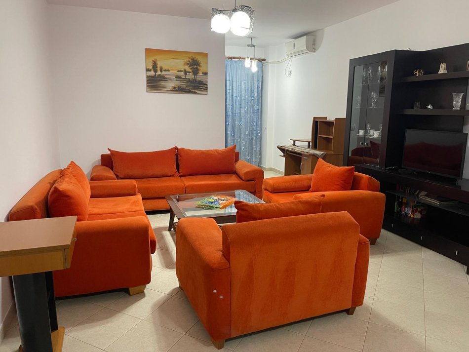 Apartament 2+1+2 me qira  Zogu i Zi  700 euro