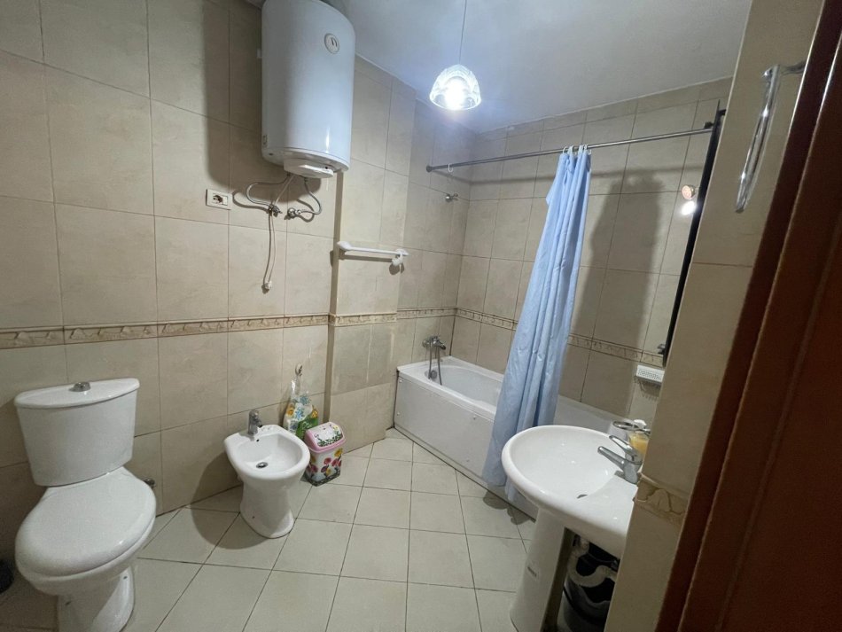 Apartament 2+1+2 me qira  Zogu i Zi  700 euro