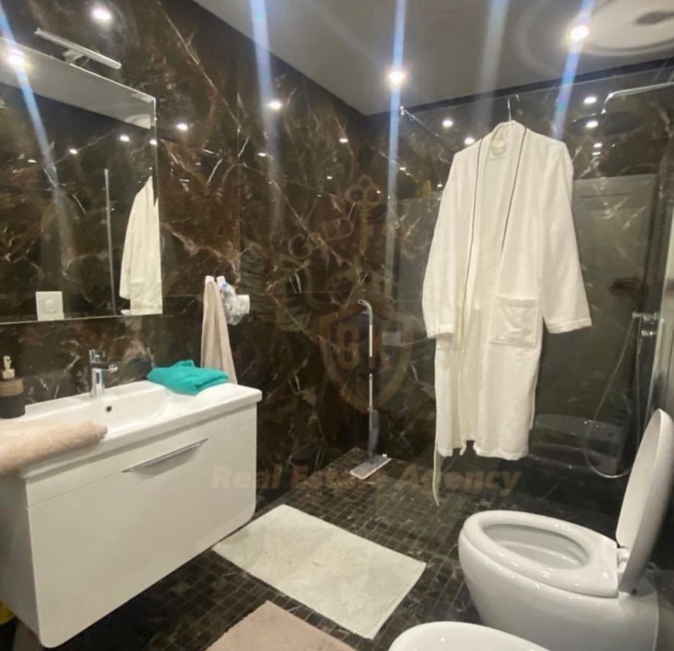 Durres, jap me qera apartament 2+1+Ballkon Kati 2, 103 m² 501 € 