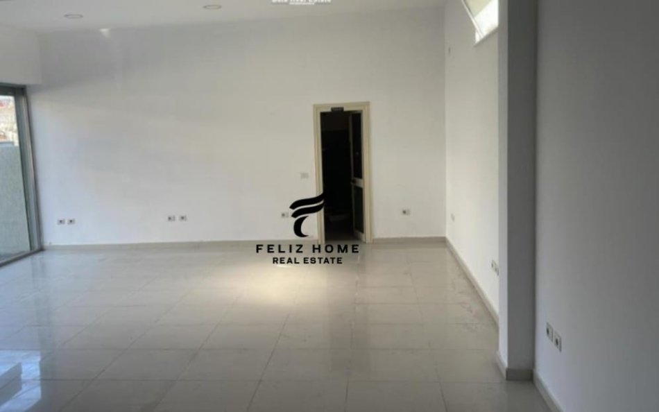 Tirane, jepet me qera dyqan Kati 0, 90 m² 1.000 € (RRUGA E KAVAJES)
