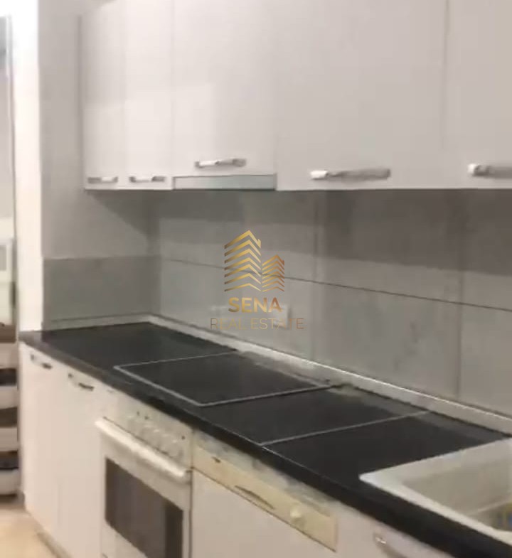Tirane, jepet me qera apartament 1+1 Kati 1, 70 m² 350 € (Rruga Peti)