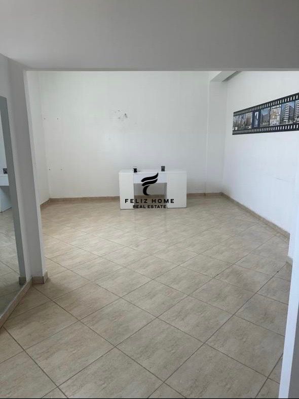 Tirane, jepet me qera dyqan Kati 0, 70 m² 700 € (LAPRAKE)