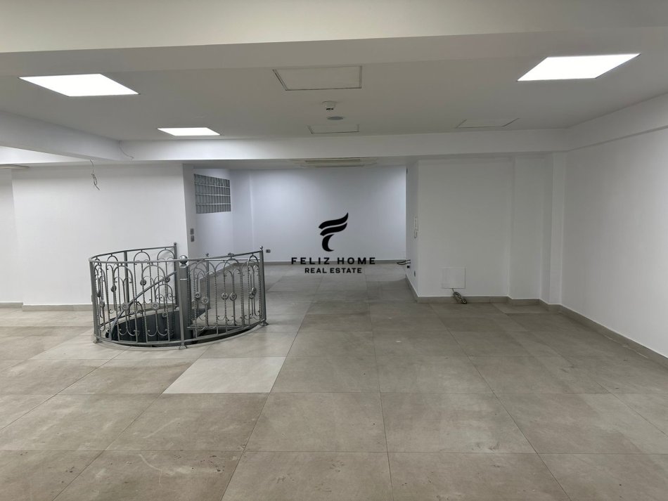 Tirane, jepet me qera dyqan Kati 2, 230 m² 1.500 € (LAPRAKE)