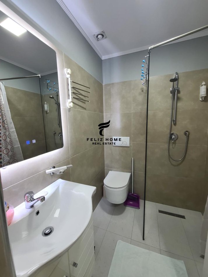 Tirane, shitet apartament 5+1 Kati 9, 340 m² 1.350.000 € (RRUGA E KAVAJES)