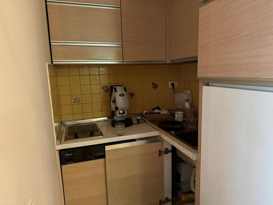Tirane, jepet me qera apartament 2+1+Ballkon Kati 5, 120 m² 600 € 