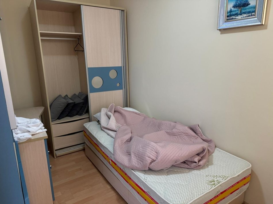 Tirane, jepet me qera apartament 2+1+Ballkon Kati 5, 120 m² 600 € 
