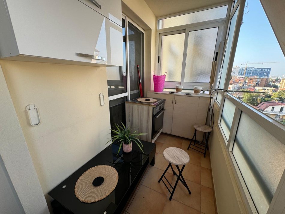 Tirane, jepet me qera apartament 2+1+Ballkon Kati 5, 120 m² 600 € 