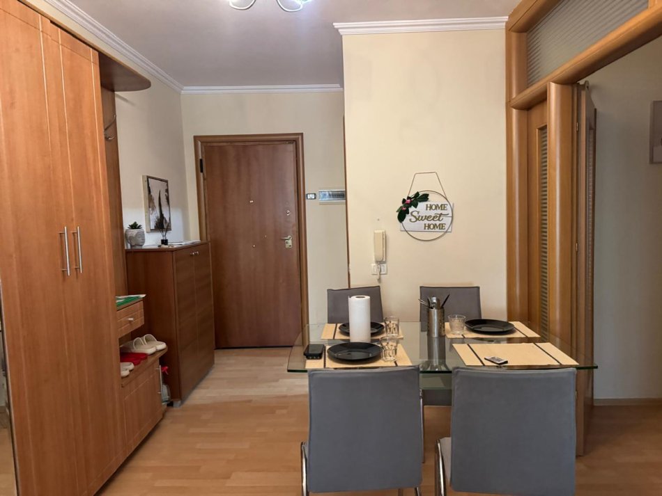 Tirane, jepet me qera apartament 2+1+Ballkon Kati 5, 120 m² 600 € 