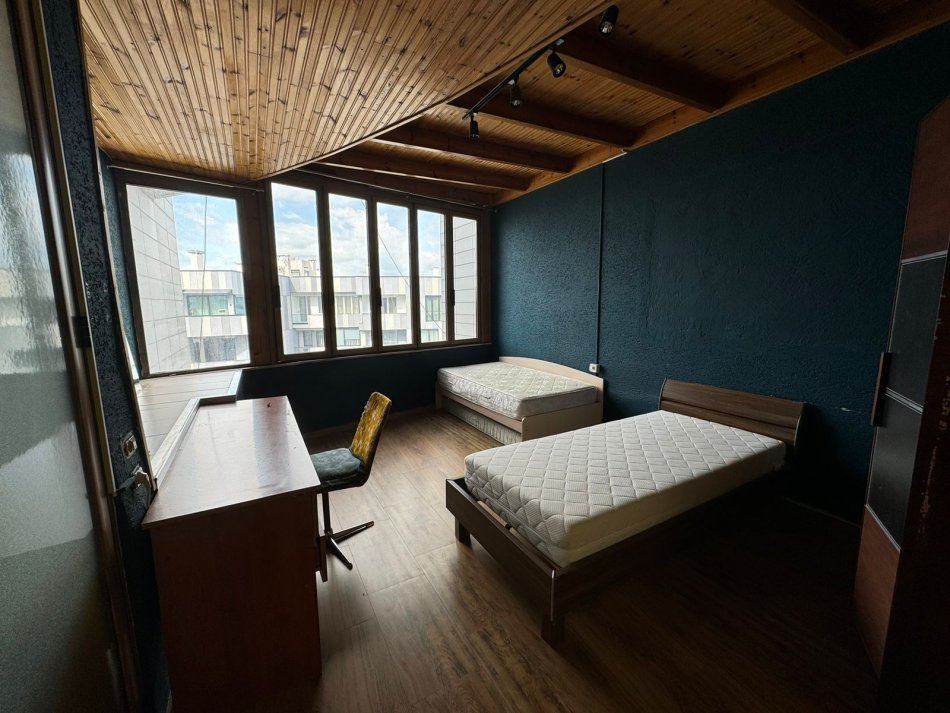 Tirane, jepet me qera apartament 3+1 Kati 9, 150 m² 800 € 