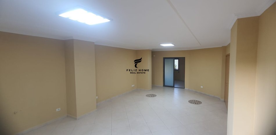 Tirane, jepet me qera zyre Kati 3, 160 m² 1.600 € (QENDER)