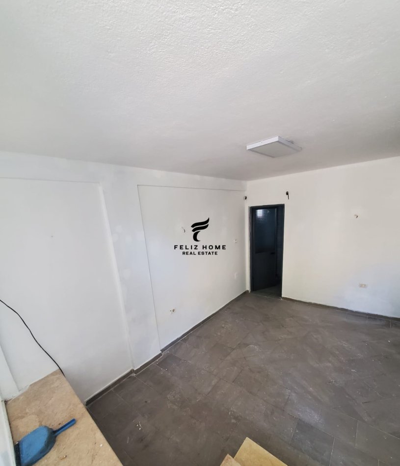 Tirane, jepet me qera dyqan Kati 1, 50 m² 400 € (QYTET STUDENTI)