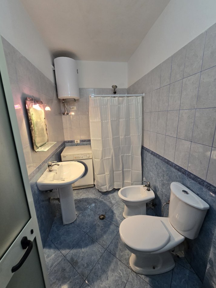 Durres, jepet me qera apartament 1+1+Ballkon Kati 2, 66 m² 400 € (Qender,Durres)