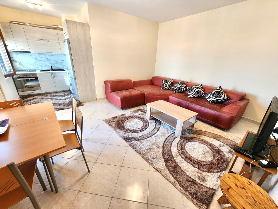 Tirane, jepet me qera apartament 1+1+Ballkon Kati 3, 75 m² 330 € (Fresk, Residenca Lugano)