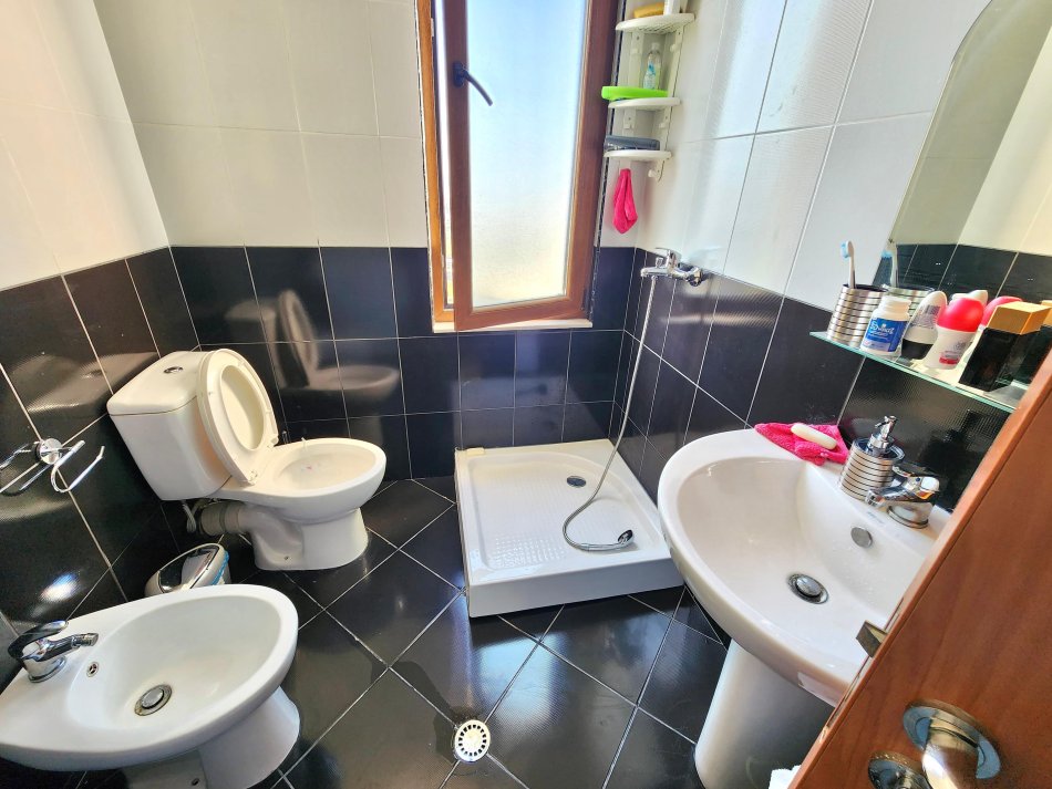 Tirane, jepet me qera apartament 1+1+Ballkon Kati 3, 75 m² 330 € (Fresk, Residenca Lugano)