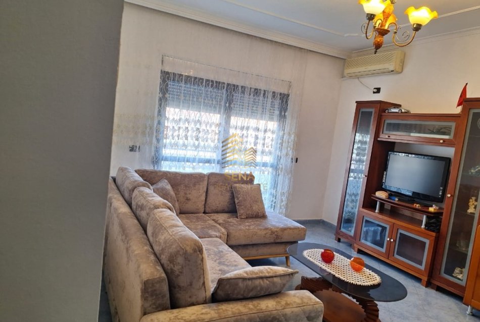 Tirane, jepet me qera shtepi 2+1+Ballkon Kati 2, 85 m² 450 € (Bulevardi i Ri)