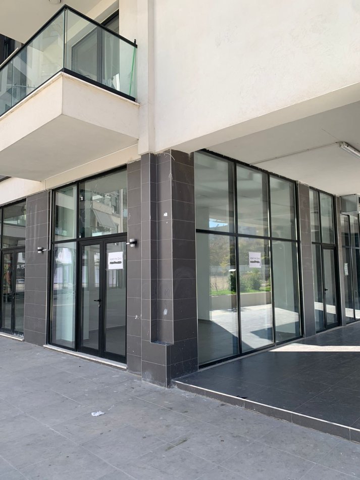 Tirane, jepet me qera ambjent biznesi Kati 0, 28 m² 500 €/ MUAJ, (ISH FUSHA E AVIACIONIT)