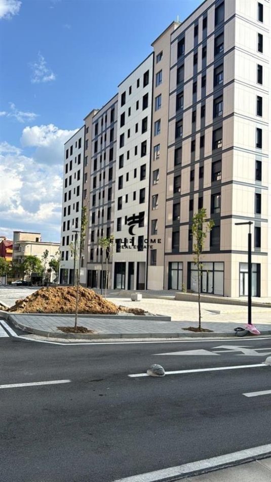 Tirane, jepet me qera apartament 2+1+Ballkon Kati 4, 105 m² 500 € (PORCELAN)