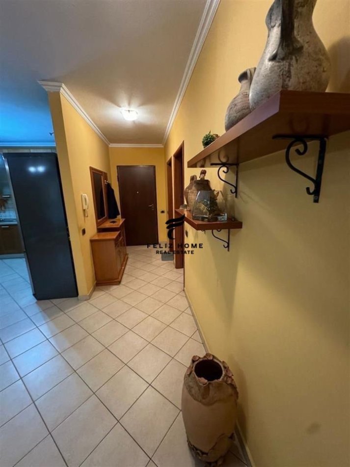 Tirane, jepet me qera apartament 2+1+Ballkon Kati 2, 92 m² 600 € (KOMUNA E PARISIT)