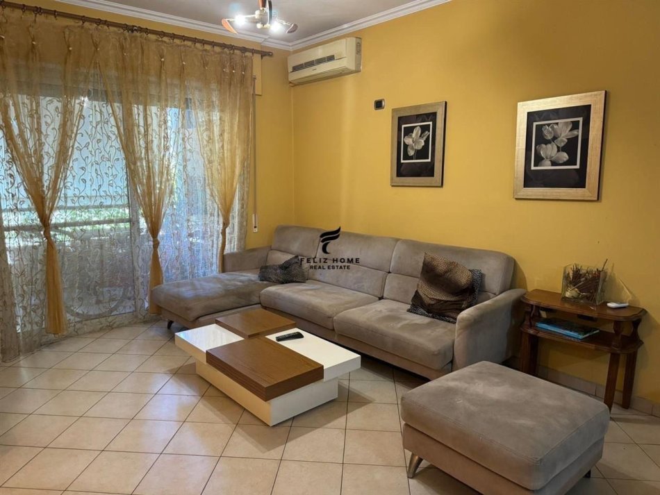 Tirane, jepet me qera apartament 2+1+Ballkon Kati 2, 92 m² 600 € (KOMUNA E PARISIT)